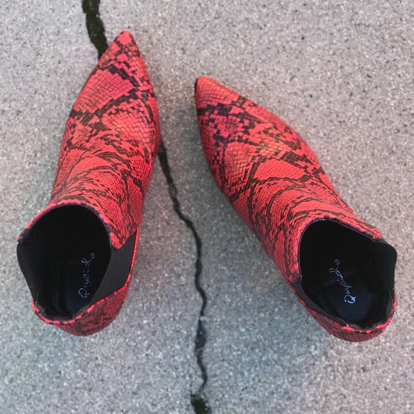 Qupid Milkway faux red black snake heeled bootie - Picture 4 of 7